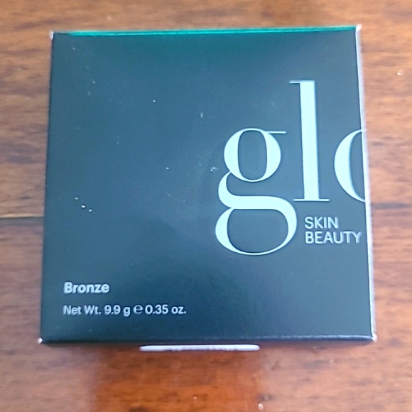 Glo Skin Beauty Bronzer - Picture 1 of 3